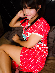 The Beautiful Bee - Asian ladyboys porn at Thai LB Sex